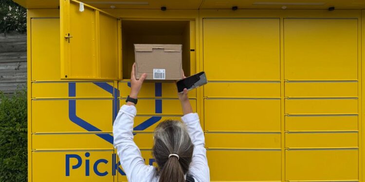 Amazon Expands Locker Package Pickup Network to Over 750 U.S. College Locations
