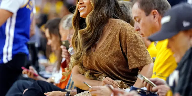 Beyoncé’s Unlikely Encounter with Michael Jackson: Video Sparks Controversy