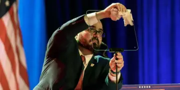 Federal Agency Orders White House Teleprompter Operator to Pay $172,000 for Insider Trading on Trump Speeches