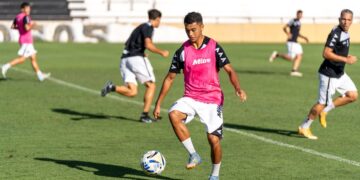 Fiorentina’s Pursuit of Joshua Zirkzee: A Potential Loan Deal Sparks Interest from Manchester United