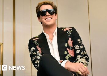 ICE Detention of Milo Yiannopoulos Sparks Controversy