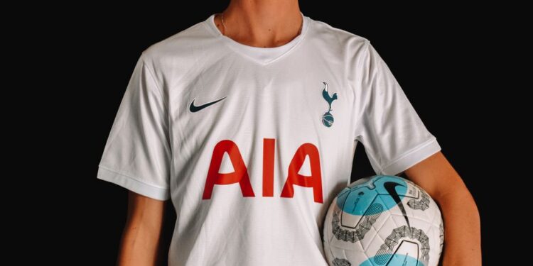 Inter Milan Intensifies Pursuit of Tottenham Full-Back Spence
