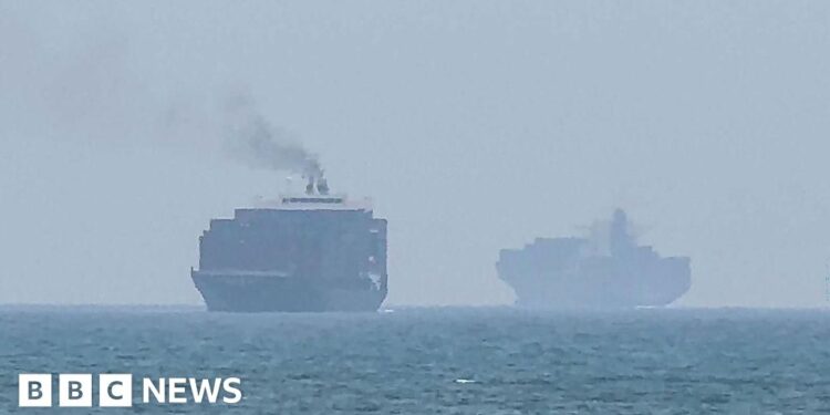 Iran, Oman Clash Over Strait of Hormuz, Signaling Potential for Diplomatic Fallout