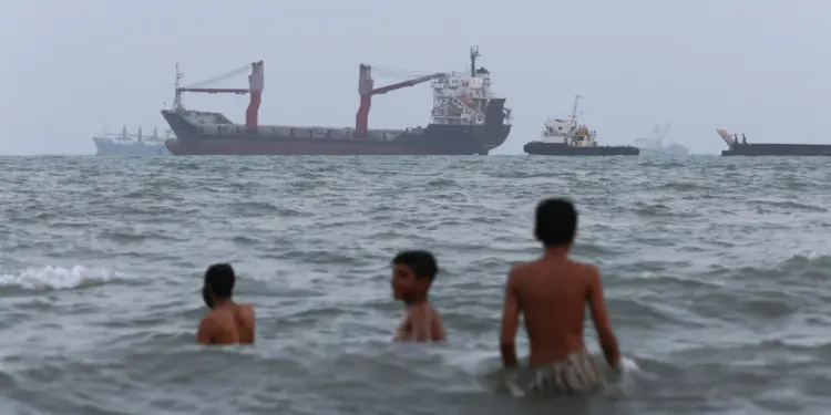 Iran and Oman Edge Toward Temporary Strait of Hormuz Reopening Plan, But Tehran Insists U.S. Lift Blockade