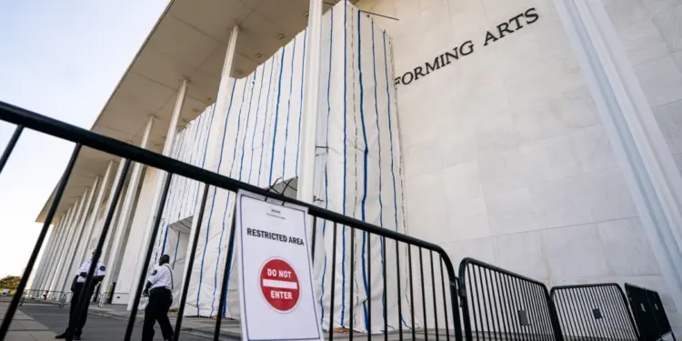 Kennedy Center Board Votes Partial Closure, Adds Trump Name to Building