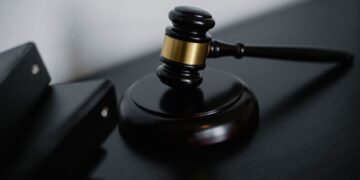 Lawyers Challenge Date Imposition Amidst Judicial Vacation Debate