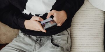 Most Australian Teens Still Online Three Months After Under-16 Ban