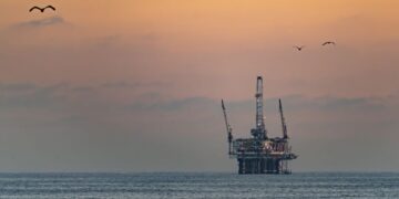 Oil Prices Climb as Iranian Demands Cloud Outlook for Strait of Hormuz