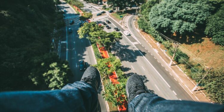Pedestrians Risk Lives Crossing Lapaz Road Despite Dangers