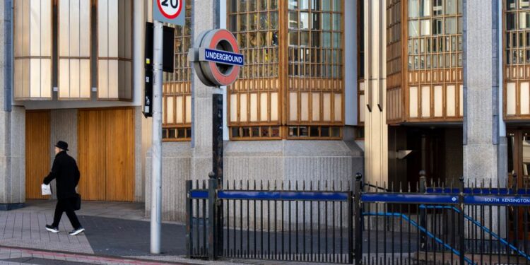 Receiver Challenges Court Order to Return Oxford Street Hotel to Kensington