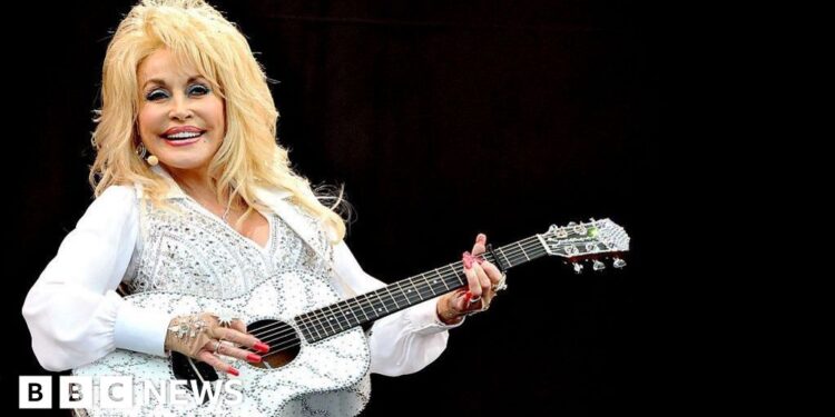 Tennessee Governor Names Nashville Airport After Dolly Parton