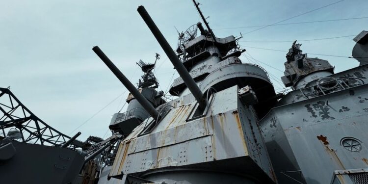 USS Lincoln Woes Highlight US Navy Limits in Prolonged Iran War: Experts