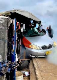 VIDEO from Ejisu: How a Suspected Car Thief Tried to Escape and Ended Up Running Over a Crowd
