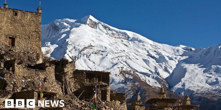 Nepal: Ten Climbers Missing After Avalanche Hits Himalayan Base Camp