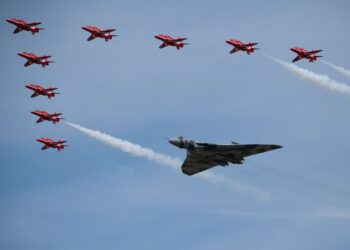 UK Police Evacuate Homes Near RAF Fairford as Explosives Investigation Intensifies