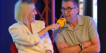 Sutton pokes fun at 'dating' co-hosts Mark Chapman and Kelly Cates